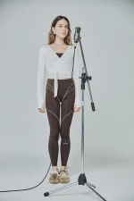C25E9E23-449B-4CF2-840F-643CDEF580FE_1800x1800 IHSW LEGGINGS CAFE VIVOS BLANCOS - Imagen 1